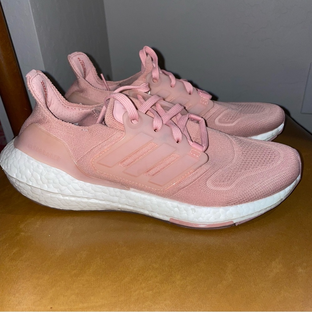 Adidas Ultra Boost 22 Women’s size 7.5 mauve pink - sold out online - new